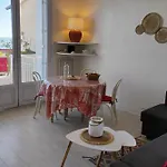 Spacious Family Nest Facing The Sea
