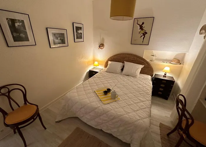 Spacious Family Nest Facing The Sea